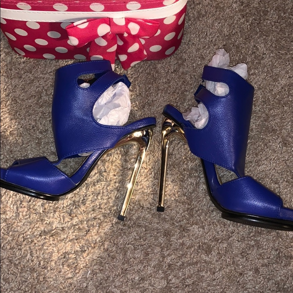 Heels - Picture 4 of 5